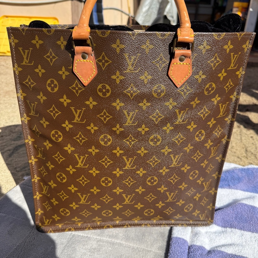 Louis Vuitton Monogram Sac Plat
